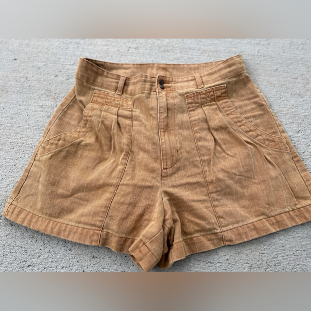 Target Universal Thread Mustard tan shorts size 8